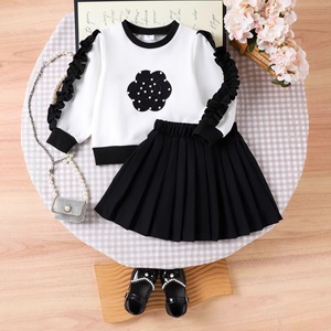 Set OEM ODM per Bambine con <span class=keywords><strong>Felpa</strong></span> <span class=keywords><strong>Bianca</strong></span> a Maniche Lunghe e Gonna Nera, Abbigliamento Casual Floreale Elegante per Bambini - Product Image 2