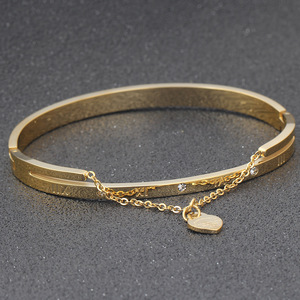 Pulsera de Acero Color Oro Rosa con Números Romanos, Cadena de 6mm, Dije de Corazón, Joyería para Mujer, Regalo - Product Image 1
