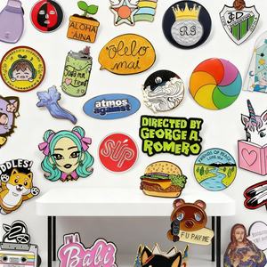 Badges personnalisés en gros, en métal, en fer, en alliage de zinc, moulés, découpés, émaillés (soft et dur), épingles de revers pour chapeaux et vêtements - Product Image 3