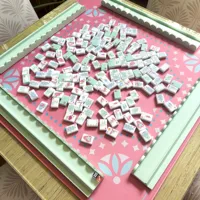 Nouveau jeu de Mahjong américain en acrylique vert clair monocouche 160 tuiles, pliable et portable pour les voyages et les fêtes, modèle 2026, vente chaude