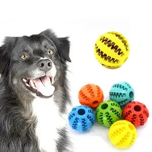 كرة توزيع طعام الحيوانات الأليفة قابلة للتخصيص من الشركات المصنعة بالجملة كرة لعبة مطاطية غير سامة للكلاب دائمة