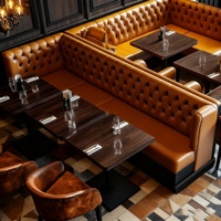 Ensemble de mobilier de restaurant en bois massif au design rétro moderne et luxueux, avec banquette de café, tables et chaises de salle à manger