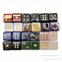 Dés en jade cristal naturel avec accents en feuille d'or gravés au laser, provenant de Guangzhou, pour jeux de table et bibelots