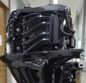 Motor fueraborda de 20HP, 4 tiempos, con arranque eléctrico/manual, 5500 RPM, 362cc, con timón/control remoto - Product Image 2
