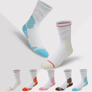 Chaussettes de basket-ball pour hommes, mi-mollet, en tissu éponge, antidérapantes, absorbant la transpiration, absorbant les chocs, pour la course en plein air, taille unique - Product Image 2