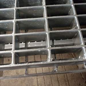 Rejilla de Acero Inoxidable Recubierta de Zinc de 50x5mm Resistente a la Corrosión para Cubrir Drenajes en Apartamentos y Villas - Product Image 3