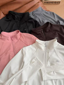 2025 ग्रीष्मकालीन कस्टम लोगो महिलाओं के जिम में कसरत के लिए उच्च लोच दो टुकड़े जैकेट शॉर्ट्स लोचदार कमर पैंट - Product Image 3