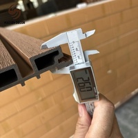 Panneau de façade WPC co-extrudé, grain de bois 3D, ignifuge, best-seller