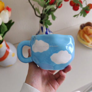 Caneca cerâmica criativa 300ml com copo irregular boca & nuvem branca padrão para leite e café - Product Image 2