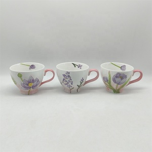Ensemble de 3 tasses en céramique à motifs floraux en relief, <span class=keywords><strong>lotus</strong></span>, lavande, tulipe, poignée rose, tasse à thé, vente en gros - Product Image 3