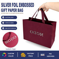 Sac cadeau en papier d'art imprimé sur mesure avec logo argenté en relief, sac de transport pour vêtements