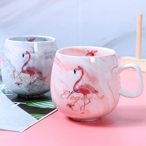 Tasse en céramique Cartoon Strawberry avec couvercle et bouchon de paille Cadeau lavable au micro-ondes et au lave-vaisselle pour les cadeaux - Product Image 5