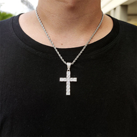 Collier pendentif croix carrée tendance en laiton plaqué or avec zircons incrustés, vente en gros