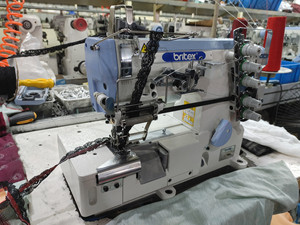 Britex 500d-05cb מהירות גבוהה אלסטי או תחרה מצרף שטוח תפר מכונת תפירה תעשייתי עם סכין ימין - Product Image 5