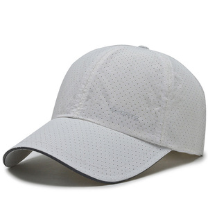 Nouvelle Casquette de Baseball Unisexe Réfléchissante et Lumineuse en PVC à 6 Panneaux en Tissu Acrylique Séchage Rapide Réglable pour l'Extérieur et la Ville - Product Image 3