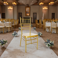 Chaise de banquet d'hôtel moderne en métal doré avec coussin blanc, empilable, sans accoudoirs, style bambou, pour salon