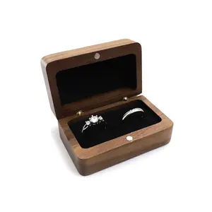 वर्ग चुंबकीय प्राकृतिक अखरोट लकड़ी के गहने दो अंगूठी भंडारण बॉक्स शादी अखरोट लकड़ी के गहने अंगूठी बॉक्स के लिए उपहार