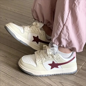 Sneakers pour femmes de haute qualité, nouvelles, légères, respirantes, plates, décontractées, chaussures de marche personnalisées avec logo pour femmes - Product Image 1