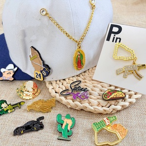 Al por mayor: Accesorios de joyería y prendedores de metal plateado con incrustaciones de turquesa, incluyendo parches de anime, tapas de botella, dijes de fútbol y cadenas para gorras de camionero - Product Image 3