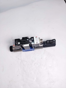 Vannes hydrauliques 4WREE10E75-2X/G24K31/F1V R900927356 Vannes de commande directionnelle hydrauliques à solénoïde - Product Image 5