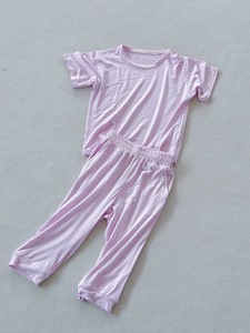 Set Due Pezzi Personalizzato con Logo in Bambù per Bambini e Bambine, Abbigliamento Estivo Neutro per Neonati e Bambini - Product Image 3