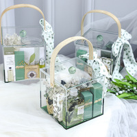 Vente en gros de boîte-cadeau de mariage en acrylique transparent stockage d'affichage transparent avec conception en relief de gâteau de fleur de rose pour les faveurs des invités