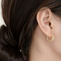 Boucles d'oreilles créoles tendance en argent sterling 925 plaqué or 18 carats Vermeil avec design nœud de corde irrégulier pour mariage et cadeau