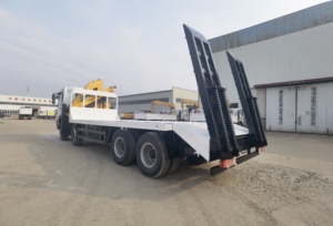 Camion de remorquage et de dépannage routier avec grue intégrée à plateau plat - Offre Spéciale - Product Image 3