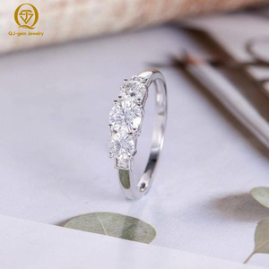 Bague de fiançailles classique pour femme, trois diamants ronds, platine, couleur D, clarté VVS, avec certificat IGI, gravure personnalisée à l'intérieur - Product Image 2