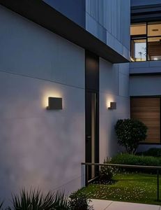 โคมไฟติดผนัง LED กลางแจ้งทันสมัย ดีไซน์ยาวแบบแถบ กันน้ำ ฐานอะลูมิเนียม แสงวอร์มไวท์ CCT สำหรับส่องประตูและผนัง - Product Image 3