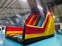 Grande toboggan gonflable et château gonflable, structure de jeux gonflable pour enfants, combo toboggan et château gonflable commercial.