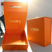 Boîte cadeau magnétique en carton personnalisée avec logo, poignée, pelliculage mat et gaufrage pour chaussettes – Vente en gros, populaire et de haute qualité