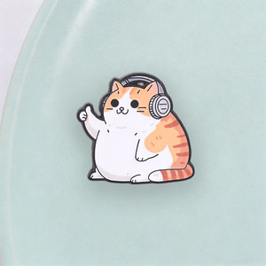 Pin Enamel Kucing Tabby Oranye Gemuk Lucu Dengan Headphone, Bros DJ Kitty Untuk Dekorasi Ransel - Product Image 3