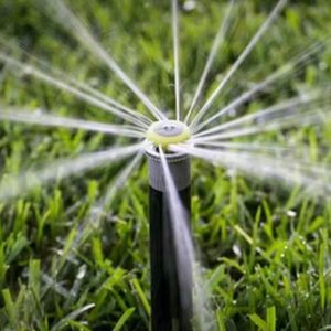 Aspersor Giratorio Ajustable de 360 Grados, Antiobstrucción, Duradero, Ahorrador de Agua, para Riego de Grandes Áreas de Jardín, Color Negro - Product Image 1