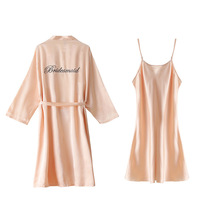 Peignoir de mariée élégant en satin de soie avec broderie personnalisée, ceinture et kimono pour demoiselle d'honneur, idéal pour les fêtes de mariage et la nuit.