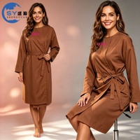Kimono de coiffure marron personnalisé avec logo, cape de coupe de cheveux intégrale anti-poussière en polyester, robe de barbier de salon à manches longues pour la vente en gros