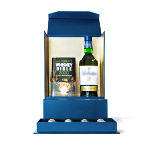Caja de regalo rígida azul con impresión UV de Whiskey Bible 2020 y compartimento para botella para envasado de bebidas - Product Image 2