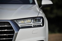 Pour Audi Q7 2016-2019 : Ensemble de phares modifiés haut de gamme avec feux de jour LED de type aéronautique et clignotants à lentille 12V