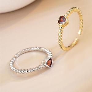 Anello regolabile a forma di cuore, design minimalista, gioiello unisex per uso quotidiano - Product Image 6