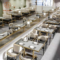 Meubles de restaurant de style industriel, table en ardoise, banquette sur mesure, tables et chaises de restaurant