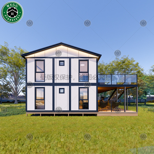 Moderna casa modular prefabricada de dos pisos en acero ligero, tipo resort villa, con balcón con barandilla de vidrio y terraza exterior. - Product Image 4