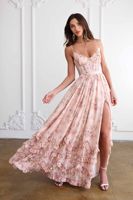 V-Ausschnitt Spaghetti-Träger Blumenmuster Maxikleid mit offenem Rücken, hoher Taille, seitlichem Schlitz und gestuften Rüschen – A-Linien-Maxikleid