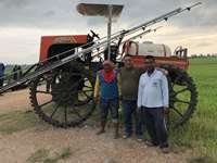 Pulvérisateur à flèche pour tracteur agricole autopropulsé de 500L, 800L, 1000L, 1500L pour le maïs et le riz, à vendre