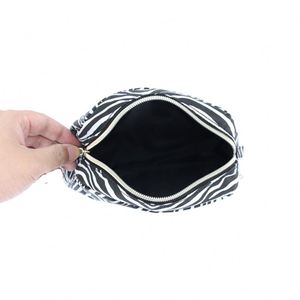 Sac de voyage pour maquillage personnalisé en cuir à motif zèbre, sac cosmétique de luxe, organiseur de maquillage en cuir, fabriqué en usine BSCI - Product Image 5