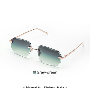 แว่นกันแดดทรงเหลี่ยมไร้กรอบ ดีไซน์คลาสสิคสีทอง รุ่นปี 2026 คุณภาพสูง วัสดุโลหะ สำหรับทุกเพศ เลนส์ไล่เฉดสีม่วง UV400 ตัดขอบแบบเพชร - Product Image 6