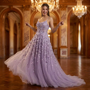 Robe de mariée de luxe en satin perlé, coupe princesse, col rond, sans manches, longueur ras du sol, traîne chapelle, style moderne vintage, écologique, avec soutien-gorge intégré - Product Image 1