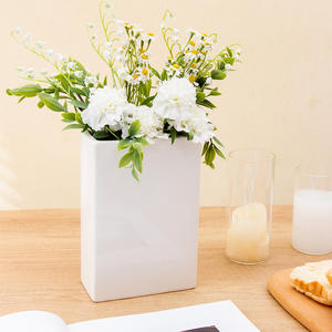 Vase en céramique blanche en forme de boîte à cigarettes Lucky You, décoration de table, style contemporain, design unique, cadeau pour la maison ou le bureau - Product Image 3