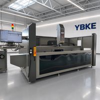 Centre d'usinage CNC pour perçage et fraisage de profilés aluminium 3000 mm avec changeur d'outils automatique et table rotative servo multi-surfaces