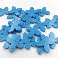 Accessoires de mode en résine avec incrustation double face de cristal, motif trèfle à quatre feuilles et fleur en pointe de pin bleu synthétique, pierre brute