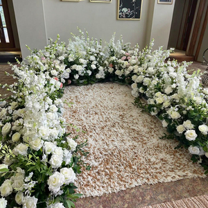 Decorazione Realistica con Rose Bianche Artificiali in Seta e Foglie Verdi, Runner Floreale Alto per Corridoi Nuziali e Scenografie - Product Image 1